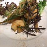 マッシュルーム - キノコと海老と野菜のフリチュール(山菜多め)