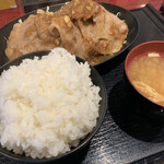 ぶたまる食堂 - 料理写真: