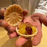 銀座 しのはら - フォアグラとマンゴー、サクランボ、ウイスキーゼリーの最中