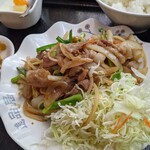 逸品居 - 焼肉は少し甘めで、強烈な感じはないですね…