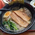 逸品居 - 醤油ラーメンは、背脂チャッチャですよ…