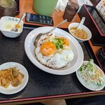 逸品居 - 兄ぃの頼んだ、豚玉子丼定食(税込950円)