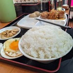 逸品居 - 兄ぃの3杯目、てんこ盛り…