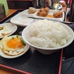 逸品居 - 兄ぃの４杯目は、さすがに少しだけ盛りが少なくなりましたよ…