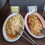 逸品居 - 左が、フカヒレともやしの和え物・右は、よだれ鶏…