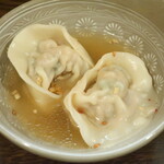 Tongarashi - 水餃子「韓国風です。」※メニュー表記通り，取り分け