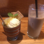 ぼんくらカフェ - カフェオレ　300円  国産レモンパフェ（生クリーム抜き）450円