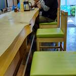 手打うどん ひら田 - 店内カウンター席