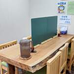 手打うどん ひら田 - 店内テーブル席