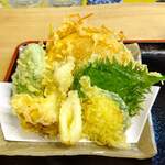 手打うどん ひら田 - 野菜天盛合せアップ