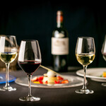 Le Trianon - お食事に合うワインをお楽しみください。