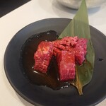 Yakiniku Juujuu Karubi - しょうゆ 和牛赤身花咲肉