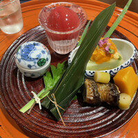 松月 - 八寸　
                    ウナギ蒲焼、うど、毛蟹と卵の和物、笹寿し（鯛）、緑豆腐（＋うに）、トマトの甘酢煮