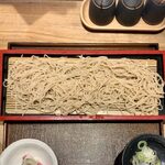 そば道 西のはなれ - イカ天丼とそばのセット ¥890 のそば切り（冷）の麺