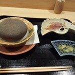 津の守坂 小柴 - 五品目：ホタルイカ石焼き。生ホタルイカを熱した石で焼いて頂きます。既に味がつけてあるようで 焼いただけで旨い。鮮度が良いからかワタの旨い事♪旨い事♪