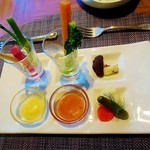 鬼怒川金谷ホテル - *季節野菜アラカルト*　　野菜スティック、契約農家の新鮮野菜（ＢＦ）