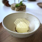 MAISON LAFITE - ◆デザート・・美しい。 サフラン（大分）、蜂蜜のムース、なんだかのシャーベット（スミマセン自分のメモの字が読めなくて：(T-T)）