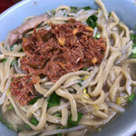 ラーメン二郎 - ほぐし豚とニラ投入