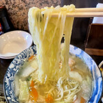 剛龍飯店 - 蝦仁湯麺シャーレンタンメン 麺