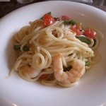 PASTAVOLA - 本日のパスタにんにくの芽と海老のパスタ