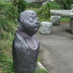 露伴亭 - 歩道近くの”なでなで地蔵”