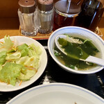 マルナカ中国麺飯食堂 - サラダ スープ