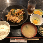 夕やけ小やけ - ♪B定食（鶏竜田揚げ五目あんかけ定食）￥700＋生たまご￥60