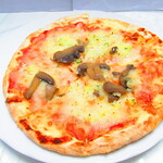 Saizeriya - 野菜ときのこのピザ　テイクアウト仕様　３９０円（税込）【２０２１年５月】