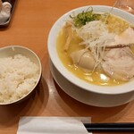 RAMEN 風見鶏 - 濃厚塩、ライス