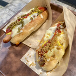 平田観光農園 - 料理写真:HIRATAオリジナルドッグのジビエソーセージ（手前）とポークソーセージ（奥）