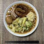 丸山製麺 - 炒め野菜　燻卵　ハナマサチャーシュー　スープ濃さ普通