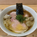 らぁ麺 飯田商店 - わんたん入り醤油チャーシュー麵