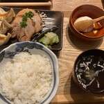肉汁餃子のダンダダン - 焼餃子・チャーシュー定食800円