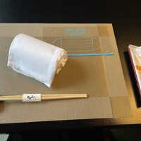 とうふ屋うかい 鷺沼店 - テーブルセッティング: アロマのお手拭きが木の香りで良かったです。