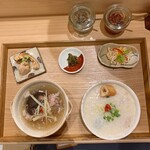 JOJO MARU  - パクテー（ハーフ）&日替り粥・小（ピータン粥）&小鉢3品
