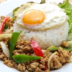 Bangkok Spice - H1 鶏肉のバジル炒めご飯