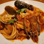 Cigar&Dining Bar  Lista Nera - 新鮮魚介のトマトソースパスタ