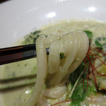 あんぷく - 海老とアボガドのジェノバクリームうどん