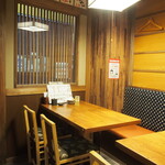 すし酒場 すさび湯 - 店内（テーブル席）