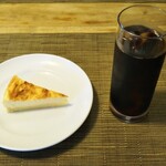 タベルナ・ソリッゾ - チーズケーキ、アイスコーヒー