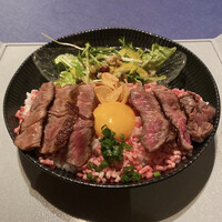 馬刺しと焼き鳥 グルマン三年坂 - 名物 グルマン丼