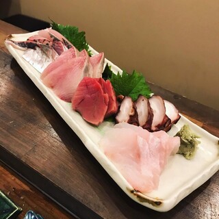 魚一筋25年！熟練の選定眼で仕入れた旬の魚料理は絶品◎