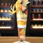 Cafe Lisas - 季節のフルーツパフェ