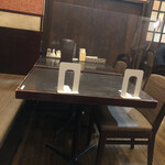 Kenkou Chuuka Seiren - テーブル席も間仕切りあり。