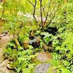 未在 - ◎玄関先にあるつくばい。