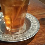 ブンブン紅茶店 - アイスティーのソーサー。なんてハイセンス❤️