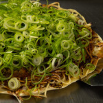 鉄板焼 ただ志 - お好み焼きネギトッピング