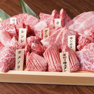 精肉店スタイルでお好きな部位やお肉をチョイス！