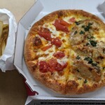 ピザ・ロイヤルハット - 料理写真:左　トマト　　　右　チキン