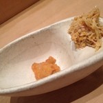 左☆9　ぼたん海老（留萌産）身と焼きみそ　右☆8　毛ガニ（網走産）ほぐした身とレアの内臓　を和えたもの